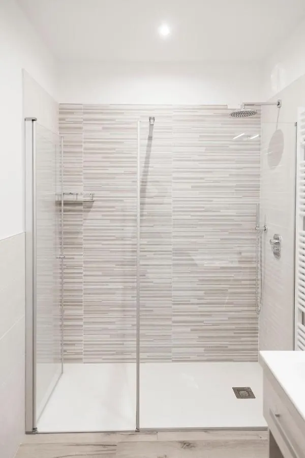 سان زينو دي مونتانا Miravallesuites فندق مبيت وإفطار